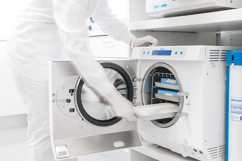 processo di sterilizzazione - studio dentistico Orange Pordenone